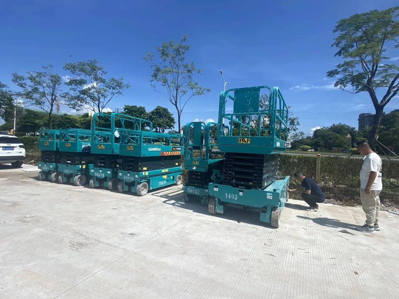 品质122cc太阳成，专心折务！！122cc太阳成智能高空机械服务万里行走进华南