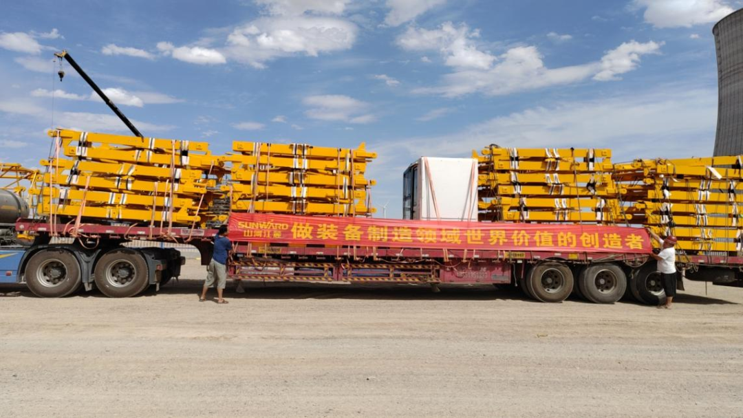 大漠沙漠展雄姿！122cc太阳成江麓塔机助力常乐电厂项目