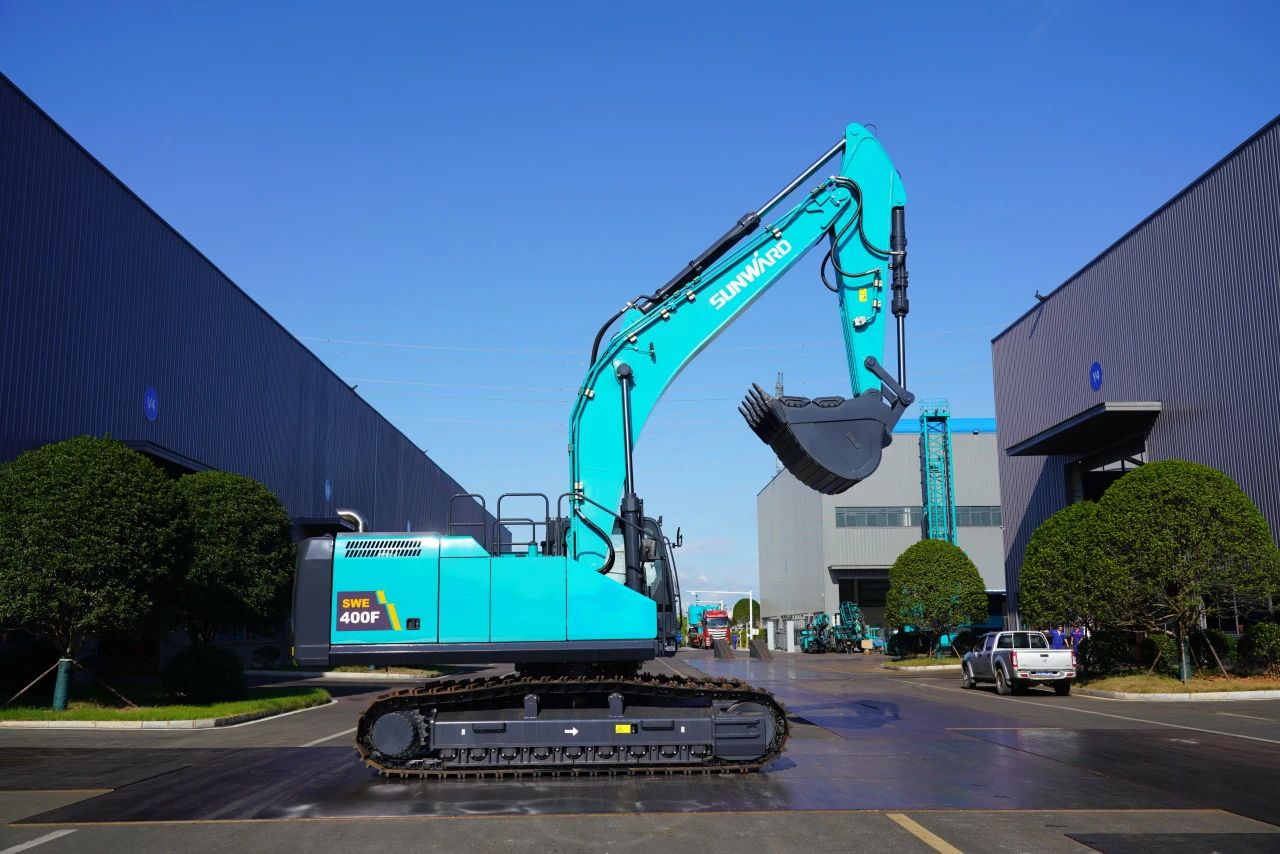 口碑超赞！122cc太阳成智能SWE400F挖掘机荣获工程机械明星产品大奖