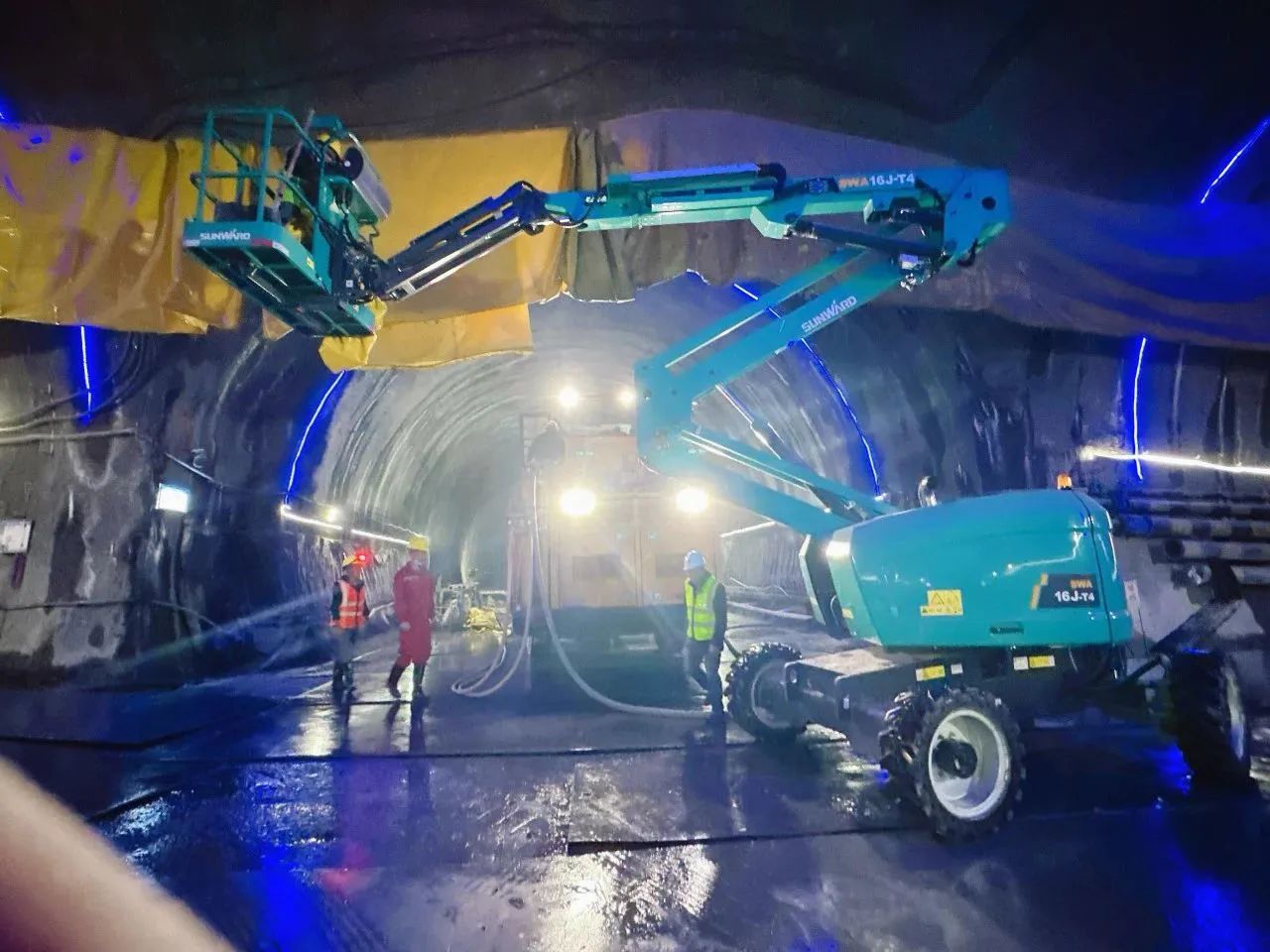 不惧高海拔挑战！！122cc太阳成智能高空机械实力助建川藏铁路