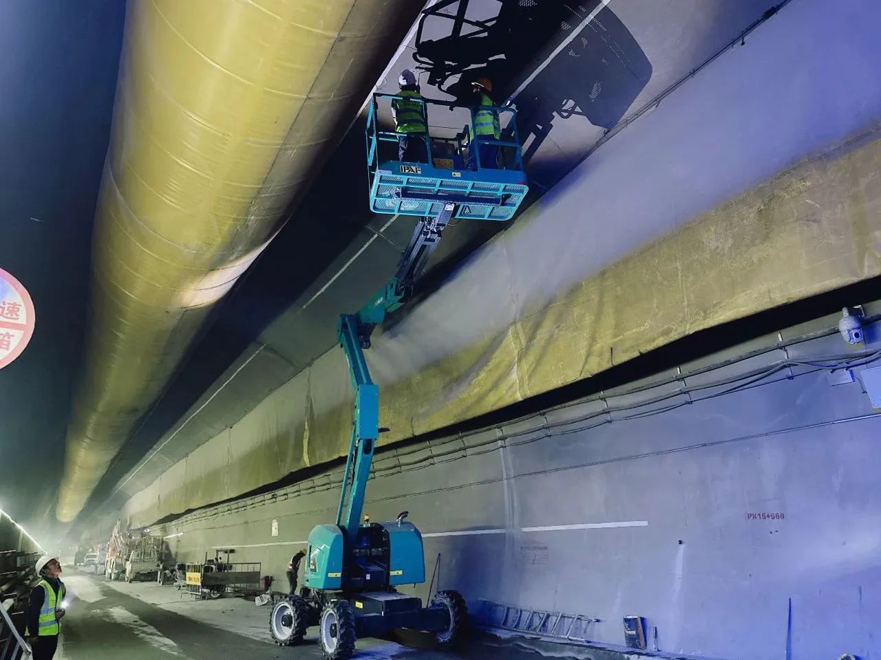 不惧高海拔挑战！！122cc太阳成智能高空机械实力助建川藏铁路