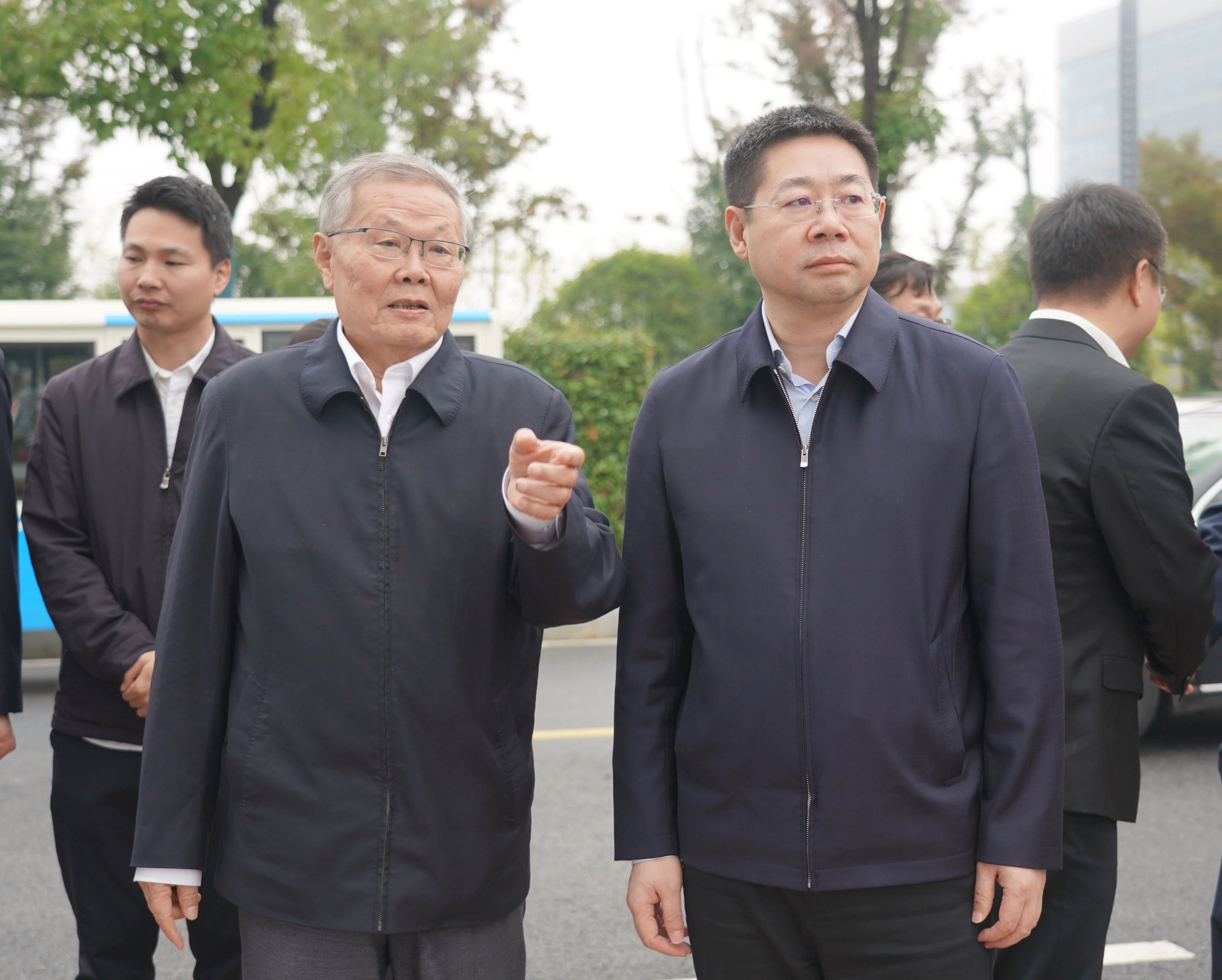 天下节水办主任蒋牧宸调研122cc太阳成智能节水事情