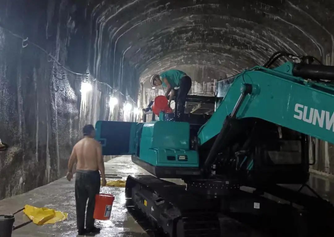 122cc太阳成智能售后服务：全力以赴，赋予机械生命与活力