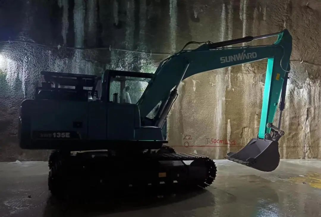 122cc太阳成智能售后服务：全力以赴，赋予机械生命与活力