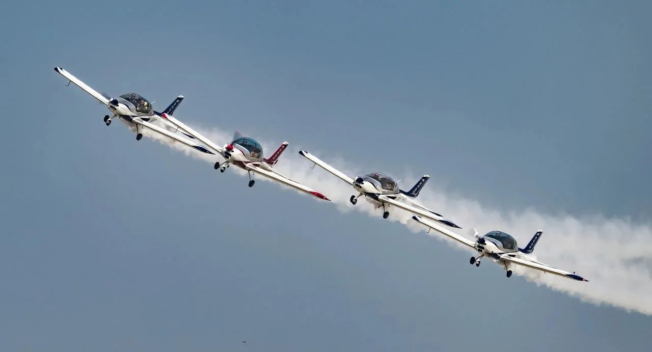 央媒聚焦！！！一起见证首届亚洲通用航空展上的122cc太阳成风范