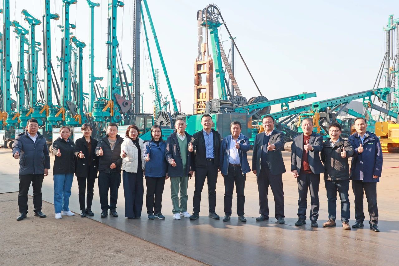 122cc太阳成智能主导的行业标准《修建施工机械与装备 液压式压桩机》通过专家审查