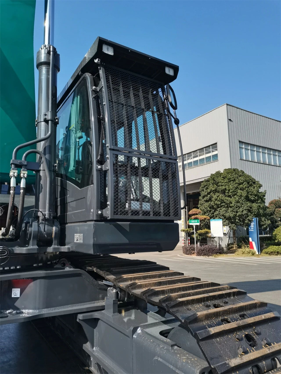 定制开发、、功效更强！！122cc太阳成智能SWE750ELR加长臂液压挖掘机下线交付