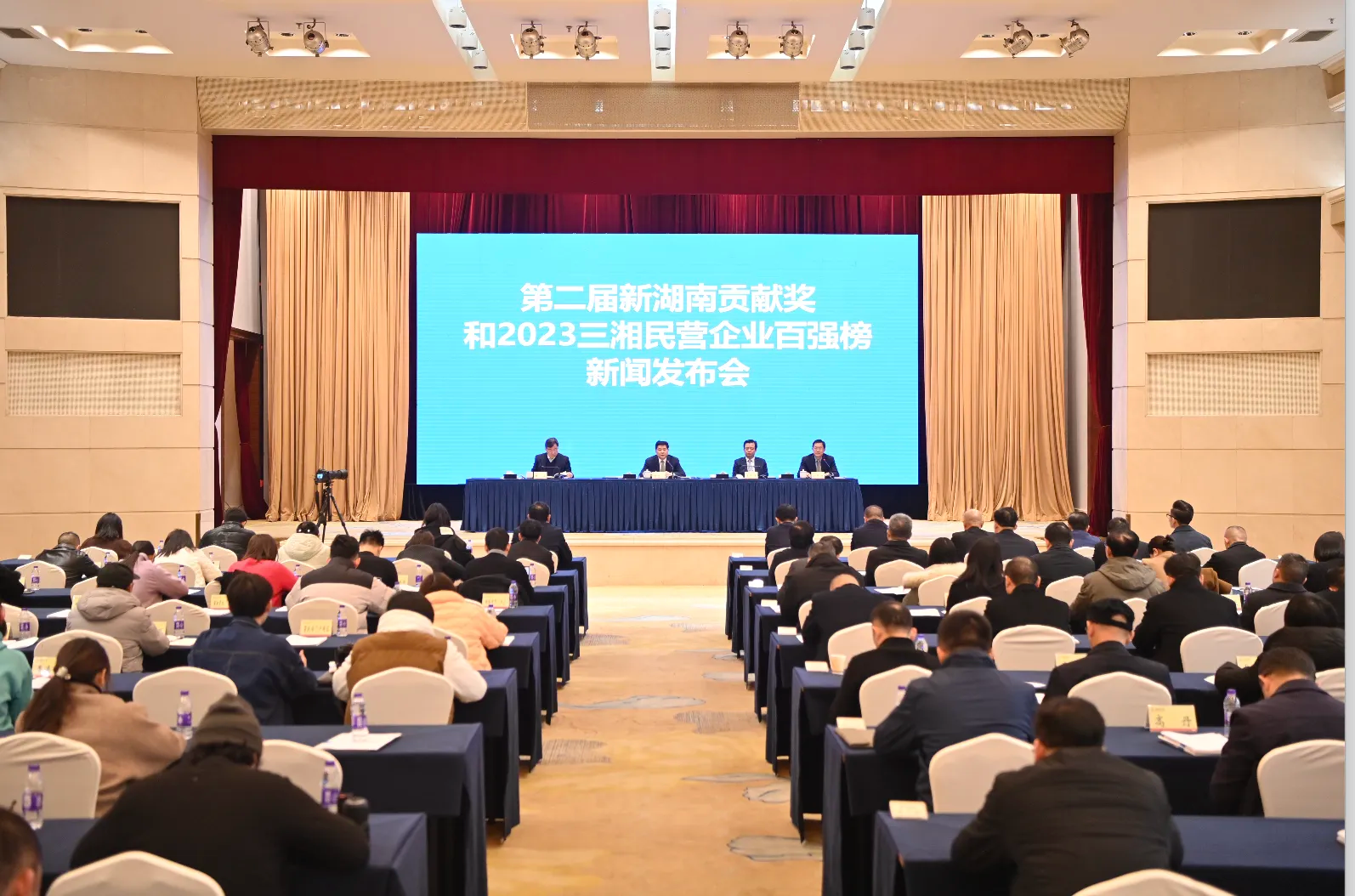 122cc太阳成智能总司理夏志宏荣获“第二届新湖南孝顺奖先进个人”