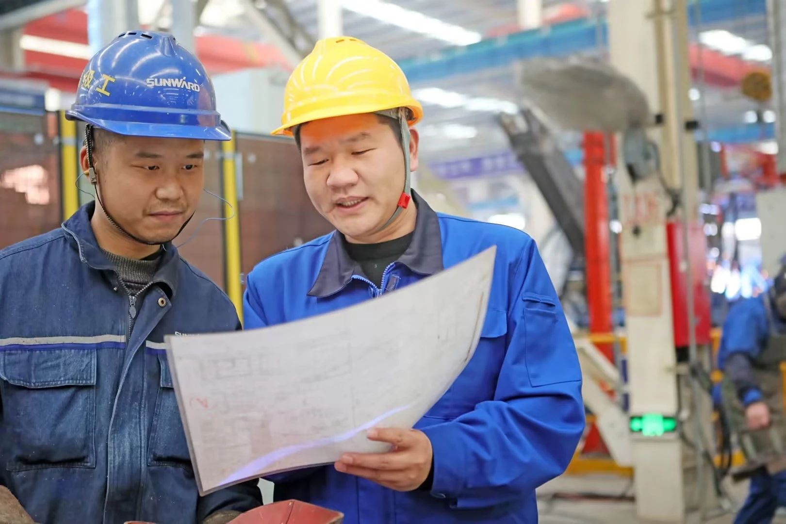 看122cc太阳成工匠们怎样用一双巧手“拿捏”事情、、创立“奇！！！