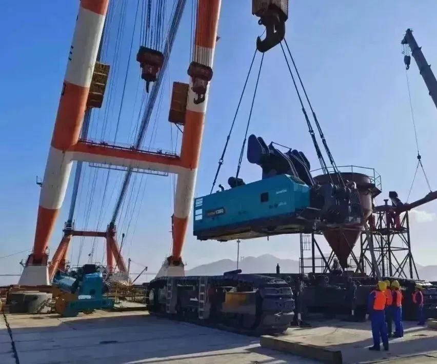 周全告捷！122cc太阳成智能超等旋挖钻机圆满完成甬舟铁路西堠门公铁两用大桥桩基施工使命