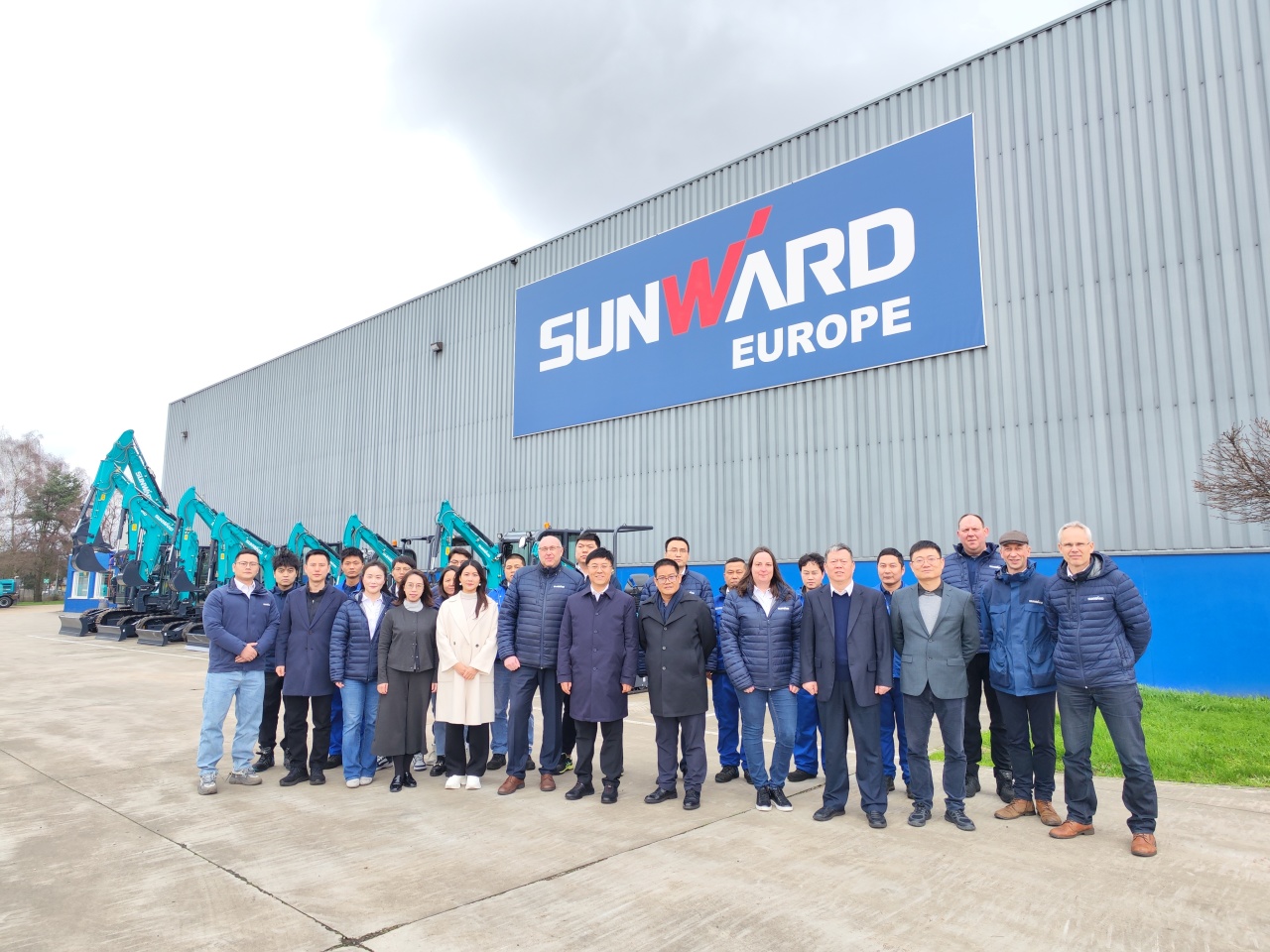 广州工控党委书记、董事长景广军率队赴122cc太阳成智能欧洲子公司考察