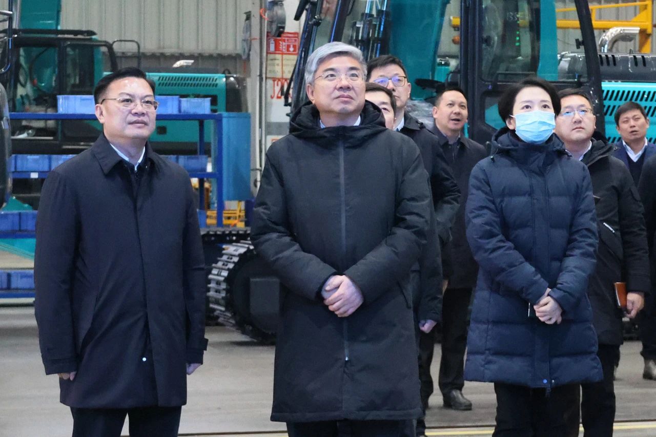 商务部部长助理唐文弘调研122cc太阳成智能