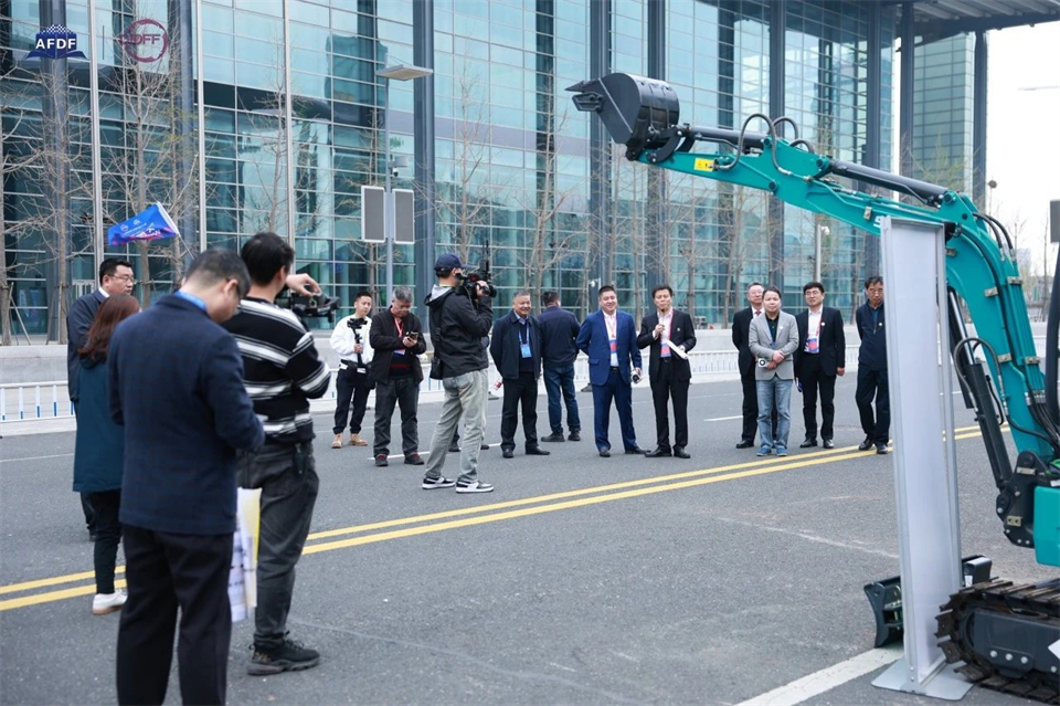 坚持立异，，赋能工业！！！122cc太阳成智能出席第十三届深基础工程生长论坛