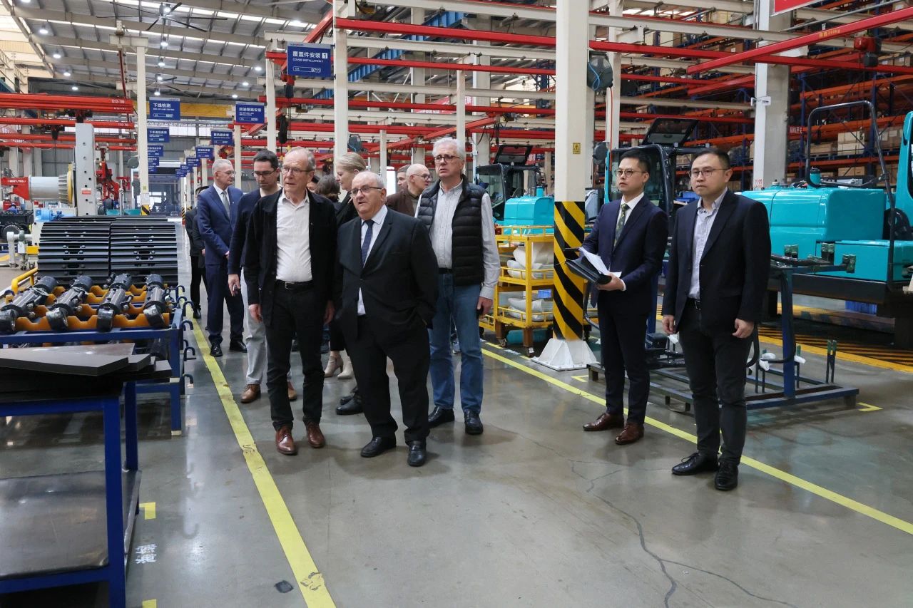 蒙达尔纪市代表团一行考察122cc太阳成智能