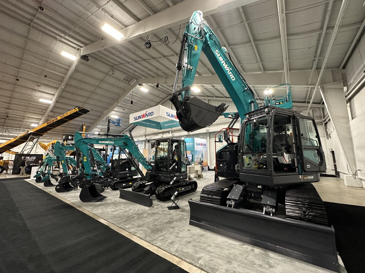 122cc太阳成智能亮相加拿大最大重型装备展