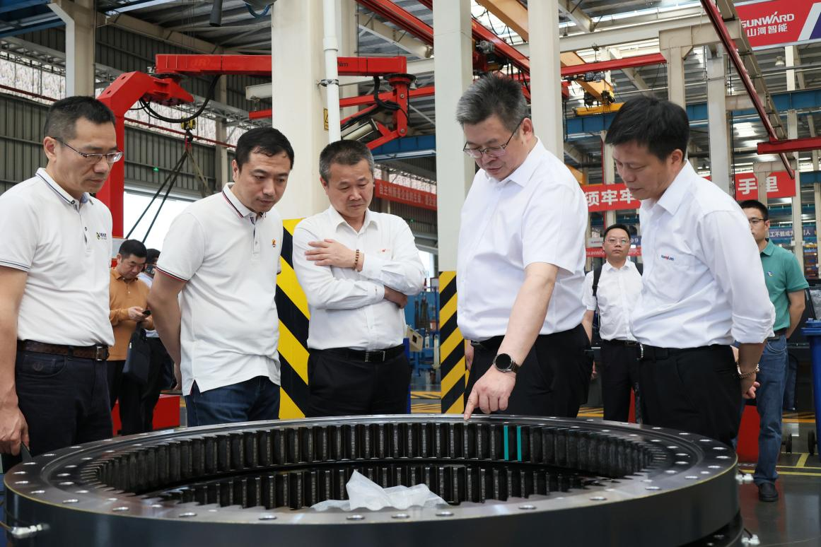 湖南钢铁集团党委书记、董事长李建宇到122cc太阳成智能调研交流