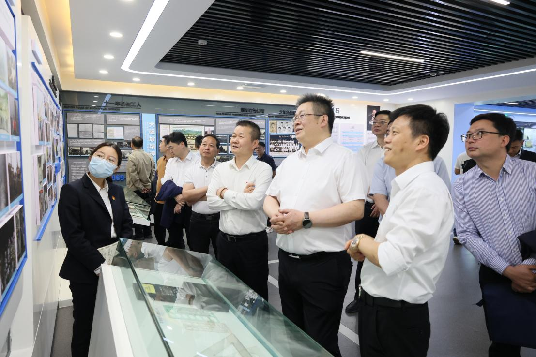 湖南钢铁集团党委书记、董事长李建宇到122cc太阳成智能调研交流