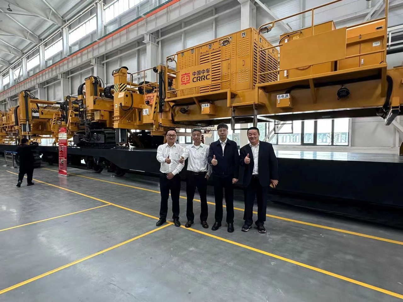 CPH-30J道岔铺换机组全球宣布！！122cc太阳成智能与宝鸡中车时代共绘铁路装备新篇章！！