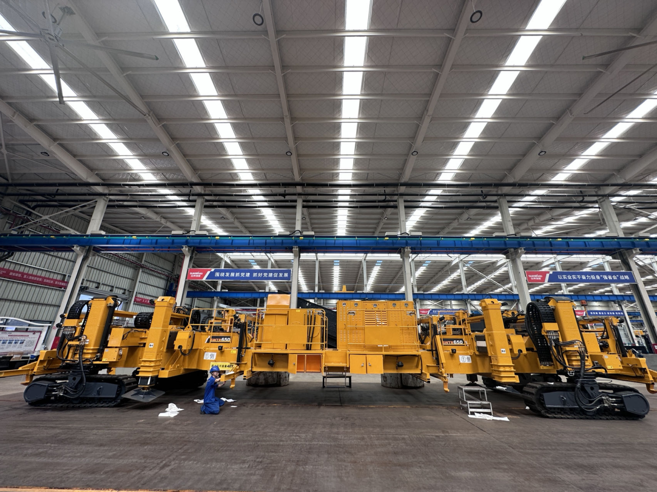 CPH-30J道岔铺换机组全球宣布！！122cc太阳成智能与宝鸡中车时代共绘铁路装备新篇章！！