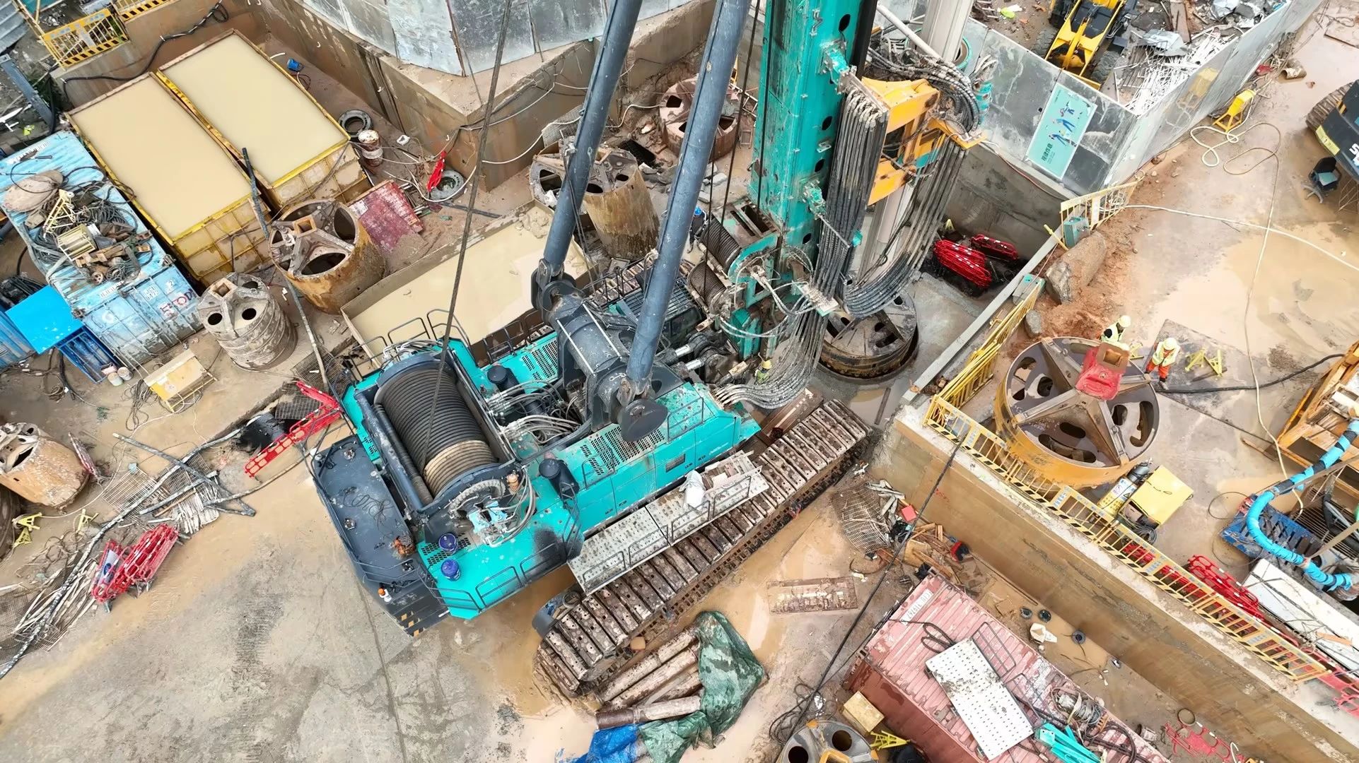 性能突出，，，超强助力！122cc太阳成智能旋挖钻机助力深圳地铁五和站施工