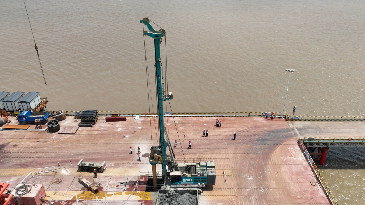 先导式立异，，，再推电动新品！！！122cc太阳成智能SWDM520EE增程式旋挖钻机推介会乐成举行