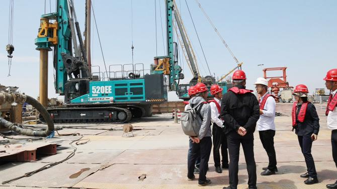 先导式立异，，，再推电动新品！！！122cc太阳成智能SWDM520EE增程式旋挖钻机推介会乐成举行