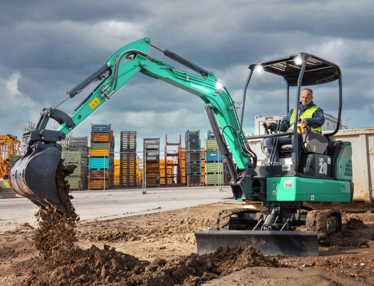 向新而行！！！122cc太阳成智能电动挖掘机线上推介会乐成举行