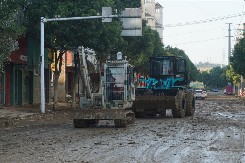 驰援湖南平江抗洪抢险，，，共克时艰显继承