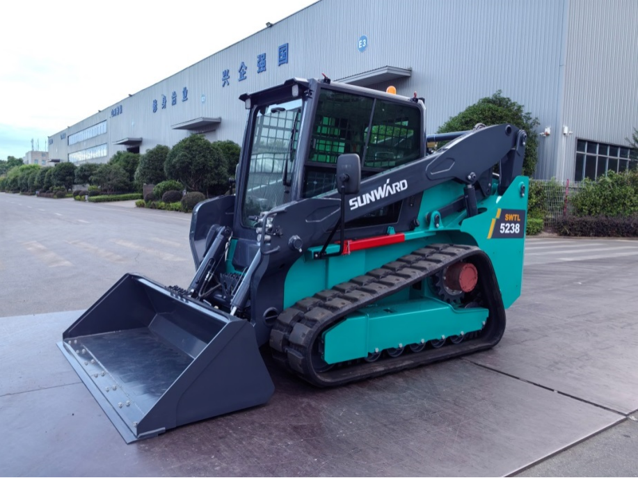 大马力、高性能、高设置！！！您要的履带式滑移装载机下线啦！！！