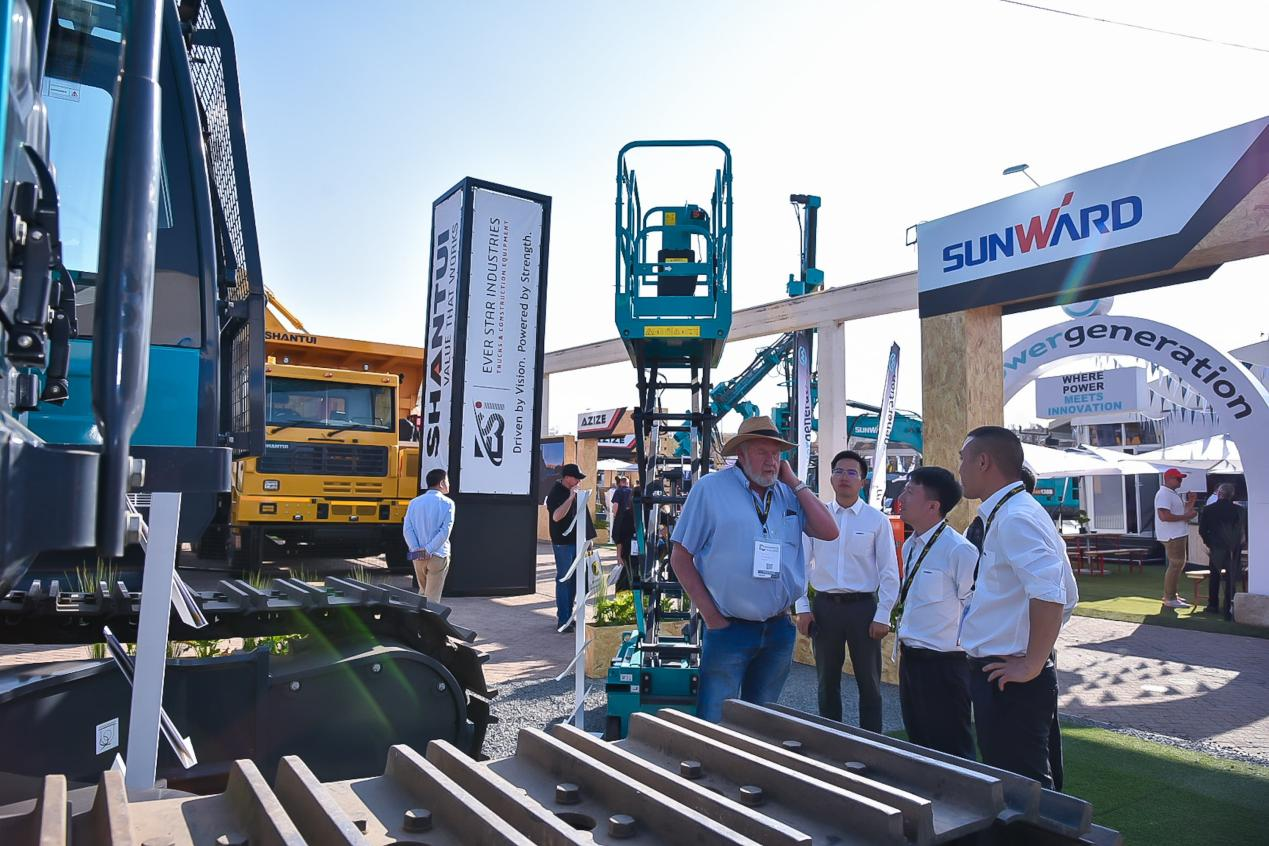 跨越山海，，，重器远航！！！122cc太阳成智能亮相南非最大矿业展会