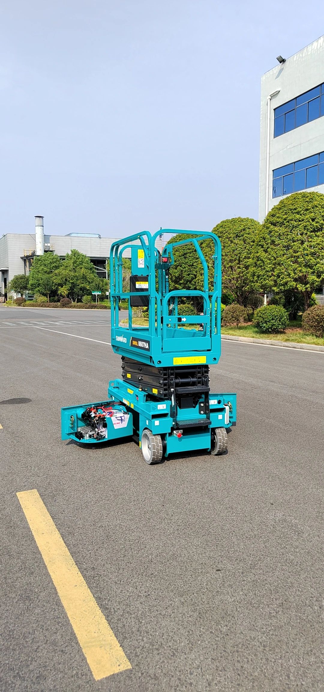 向“新”而行！！122cc太阳成智能又一款电动液驱剪叉式高空作业平台宣布