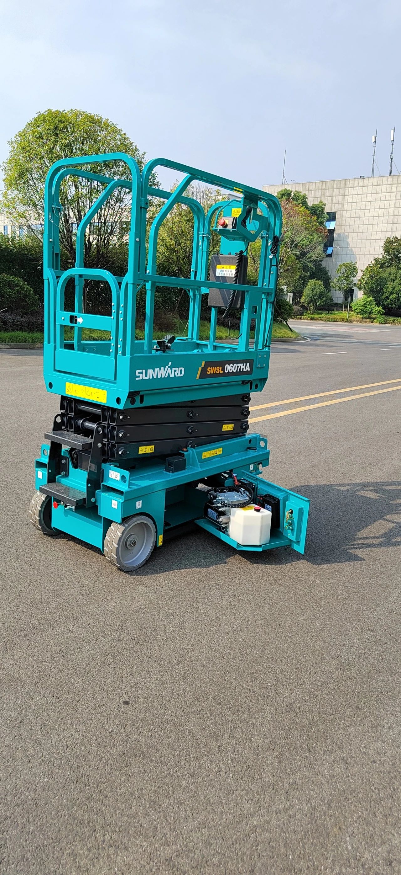 向“新”而行！！122cc太阳成智能又一款电动液驱剪叉式高空作业平台宣布