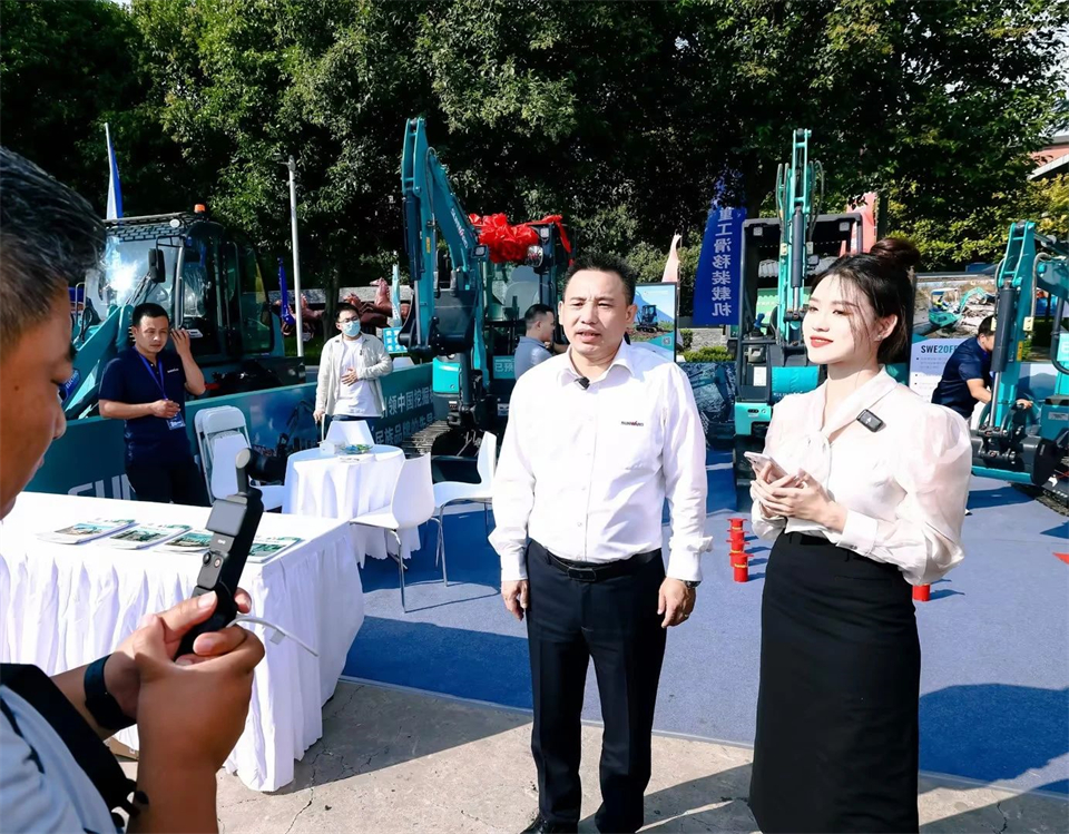 展现“掘”对实力！！！122cc太阳成智能亮相2024微挖大会暨小型装备大会