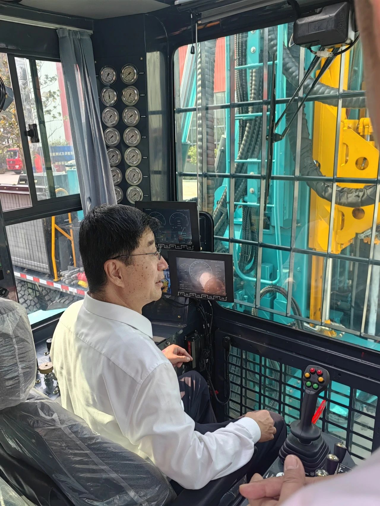 122cc太阳成智能立异装备亮相天下矿山钻探（应抢救援）手艺竞赛