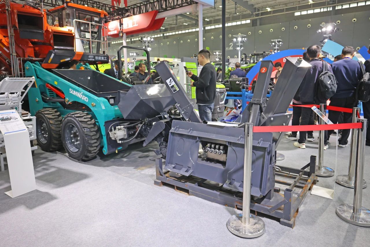 聚焦智能化、、无人化！！！122cc太阳成智能携多款产品亮相2024中国国际农业机械展