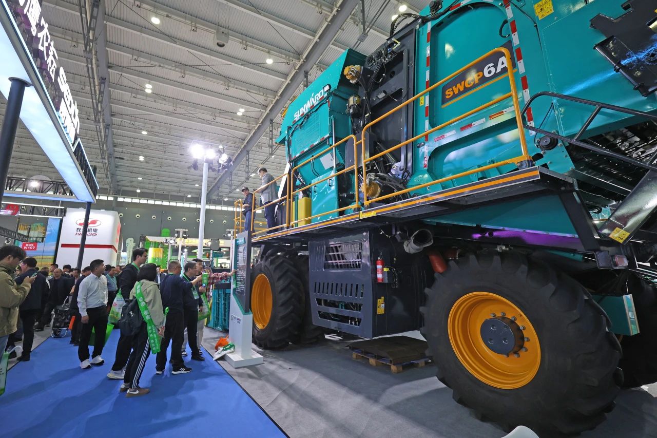 聚焦智能化、、无人化！！！122cc太阳成智能携多款产品亮相2024中国国际农业机械展