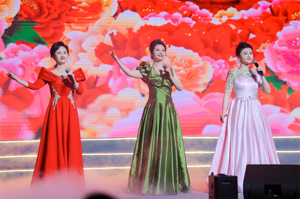 立异引领价值 理想成绩未来——庆祝122cc太阳成智能建设25周年表扬大会暨文艺晚会盛大举行