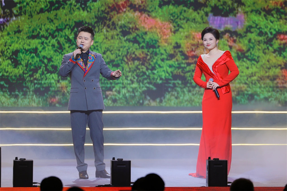 立异引领价值 理想成绩未来——庆祝122cc太阳成智能建设25周年表扬大会暨文艺晚会盛大举行