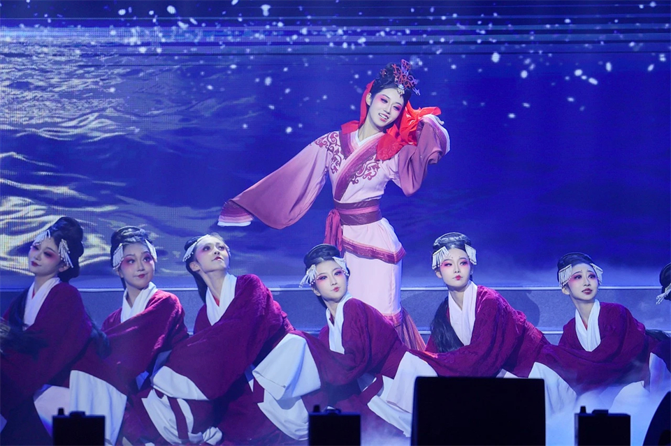 立异引领价值 理想成绩未来——庆祝122cc太阳成智能建设25周年表扬大会暨文艺晚会盛大举行