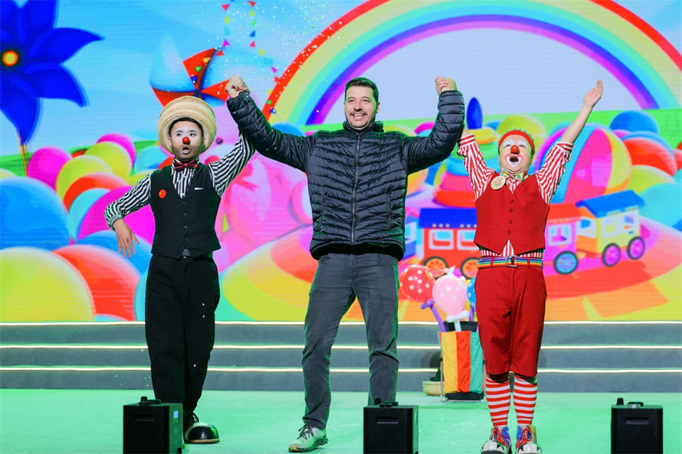 立异引领价值 理想成绩未来——庆祝122cc太阳成智能建设25周年表扬大会暨文艺晚会盛大举行