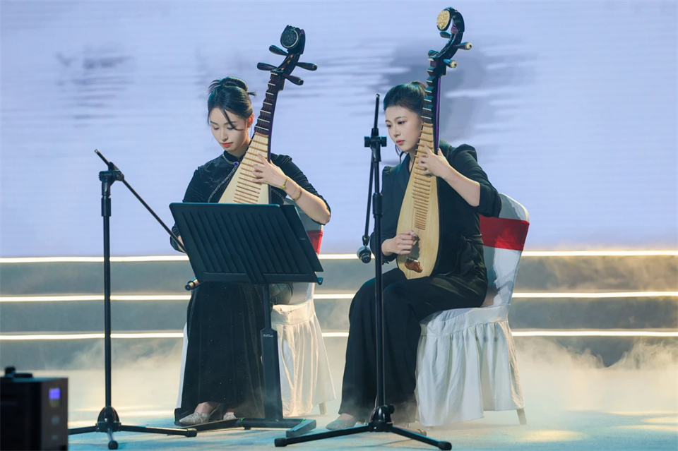 立异引领价值 理想成绩未来——庆祝122cc太阳成智能建设25周年表扬大会暨文艺晚会盛大举行