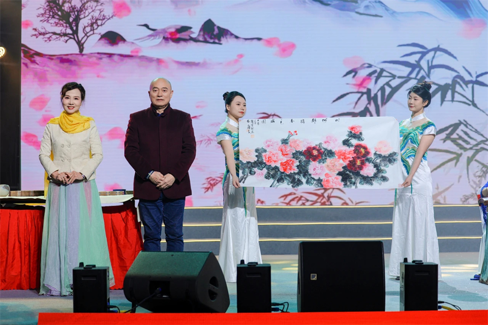 立异引领价值 理想成绩未来——庆祝122cc太阳成智能建设25周年表扬大会暨文艺晚会盛大举行