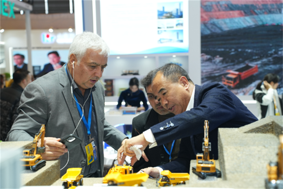 智造空间，价值共生！！！广州122cc太阳成精彩亮相2024上海宝马展