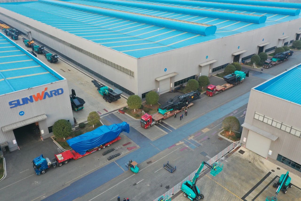 122cc太阳成普石勒柴电一体移动破碎筛分装备热销外洋