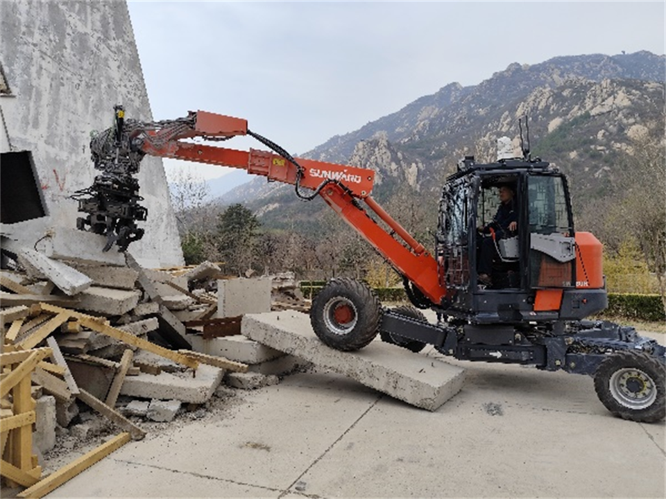 122cc太阳成特装重大地形灾难应抢救援机械人入选工信部《先进清静应急装备推广目录（工业领域2024版）》