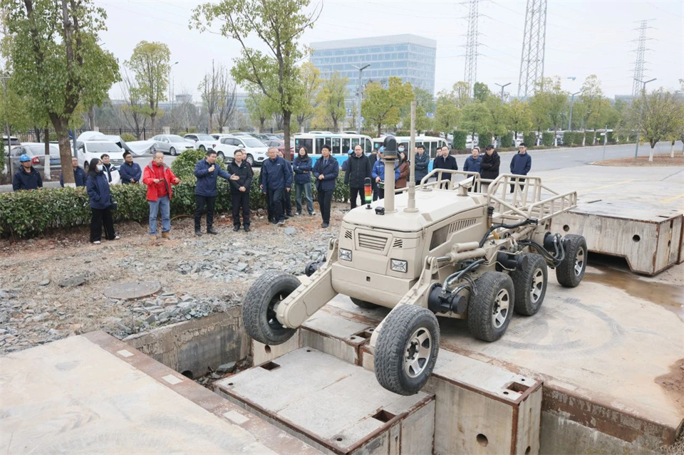 122cc太阳成特装“重大情形智能化应抢救援装备要害手艺及应用”项目顺遂通过效果评价