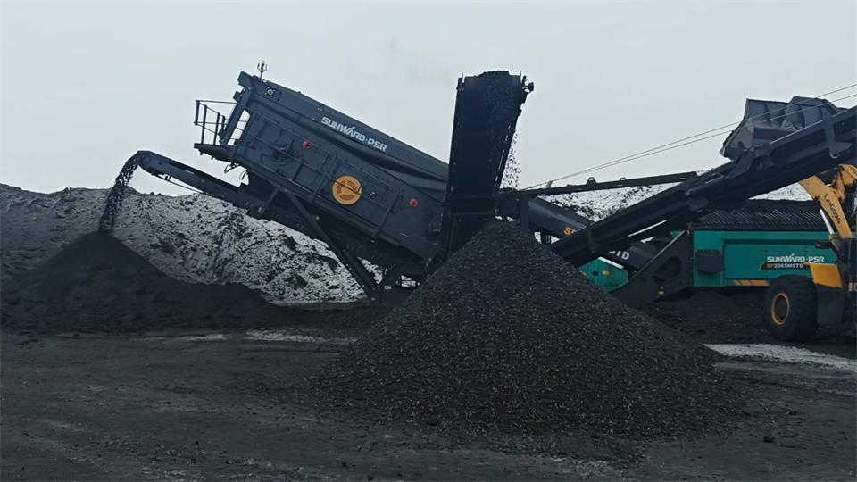 不惧-30℃极寒挑战，，122cc太阳成普石勒破碎筛分装备稳固运行！！！