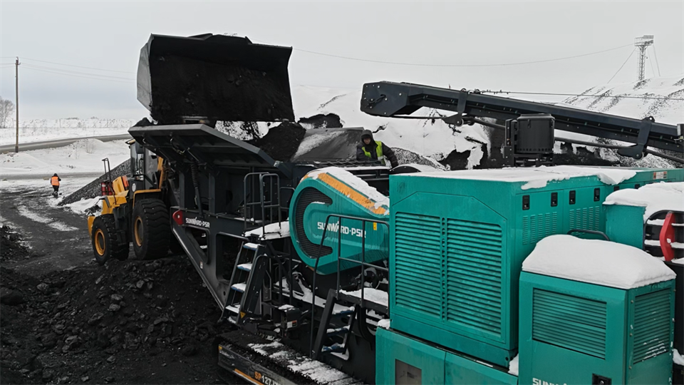 不惧-30℃极寒挑战，，122cc太阳成普石勒破碎筛分装备稳固运行！！！