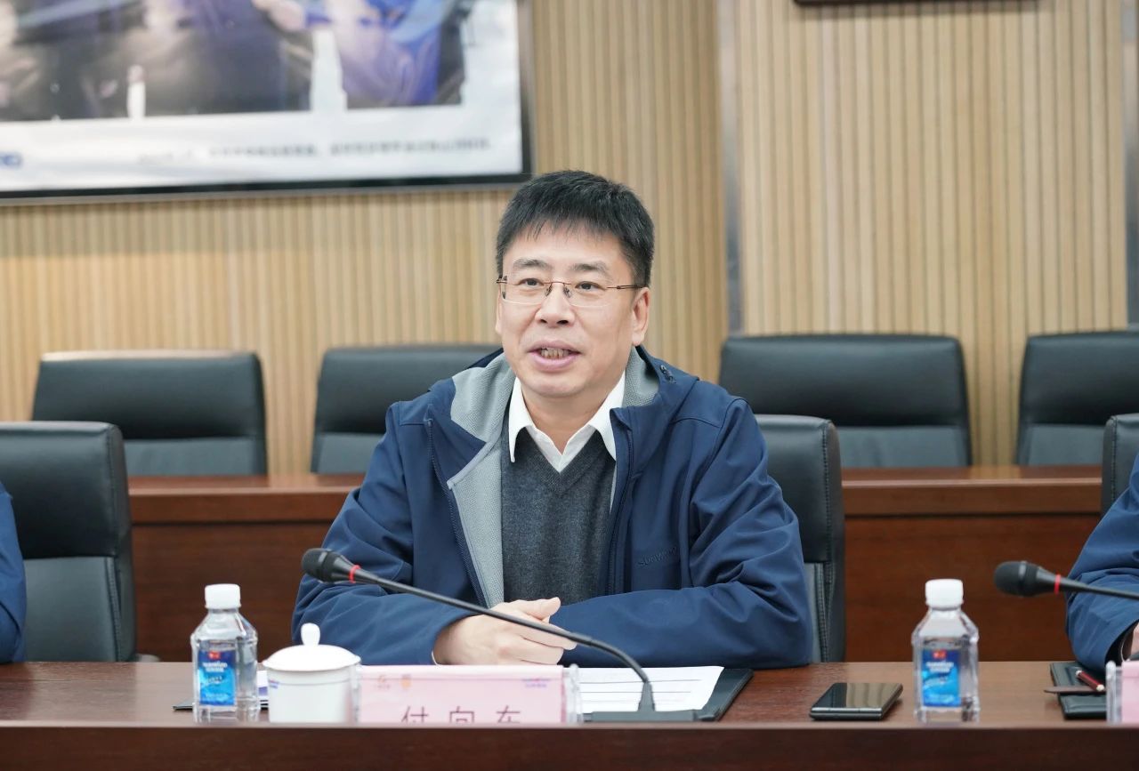 中国出口信用包管公司到访122cc太阳成智能