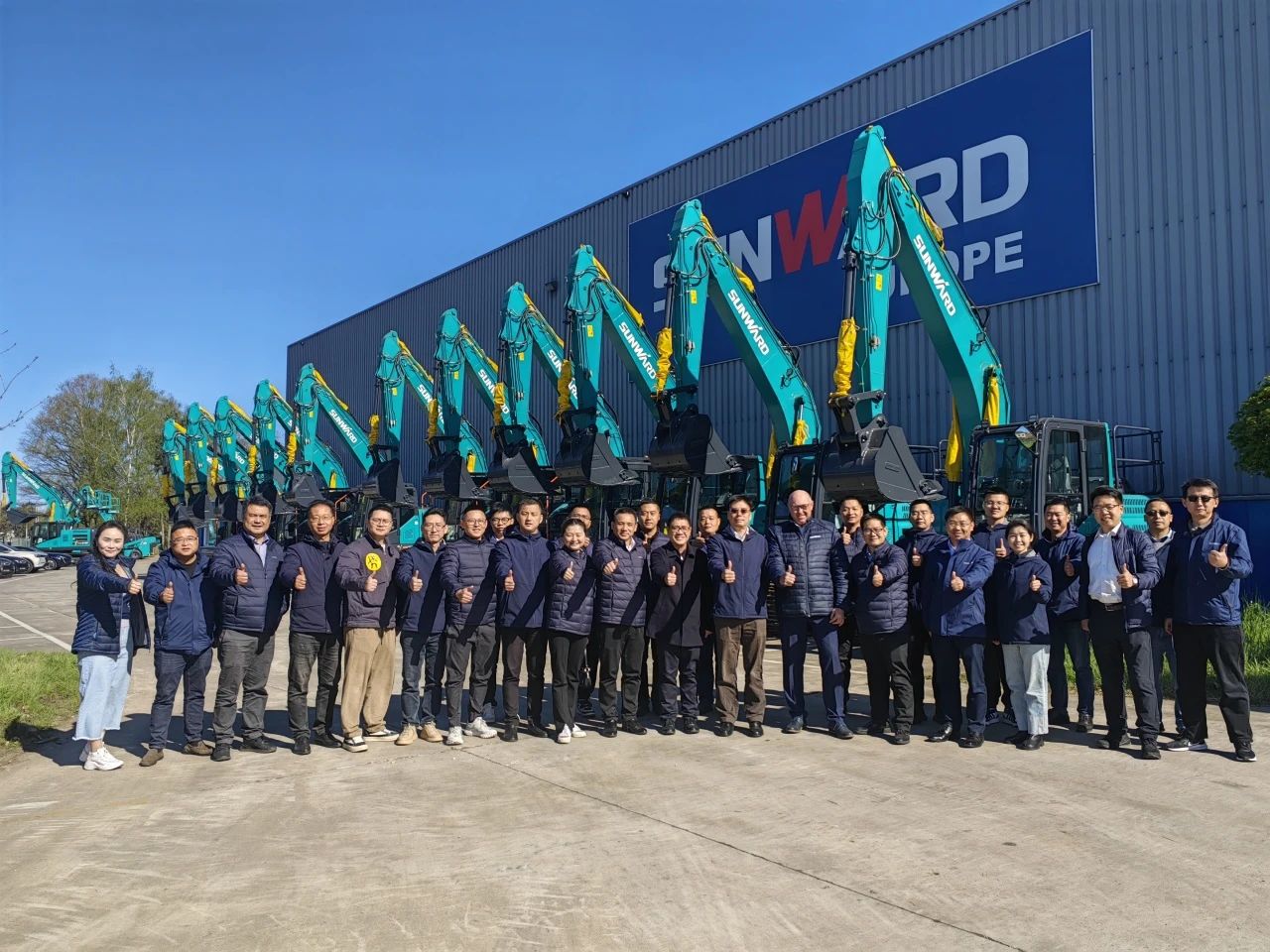 122cc太阳成智能董事长付向东带队赴欧洲子公司考察调研